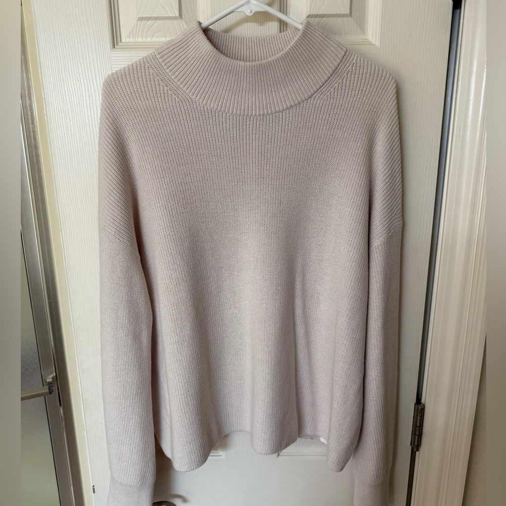 LULULEMON mock neck sweater, never worn perfect condition